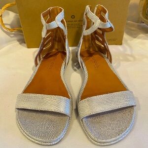 Gentle Soul by Kenneth Cole White and Silver Sandals